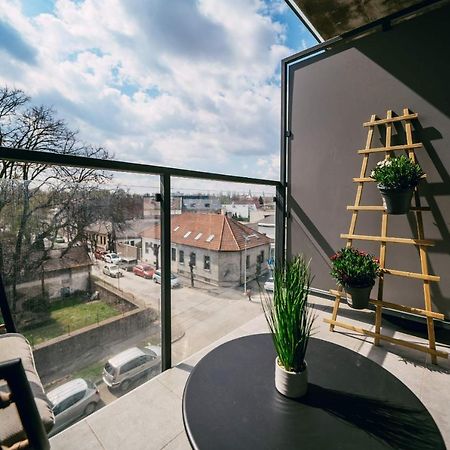 Luxury Apartment W. City Views In Kosice Old Town ภายนอก รูปภาพ