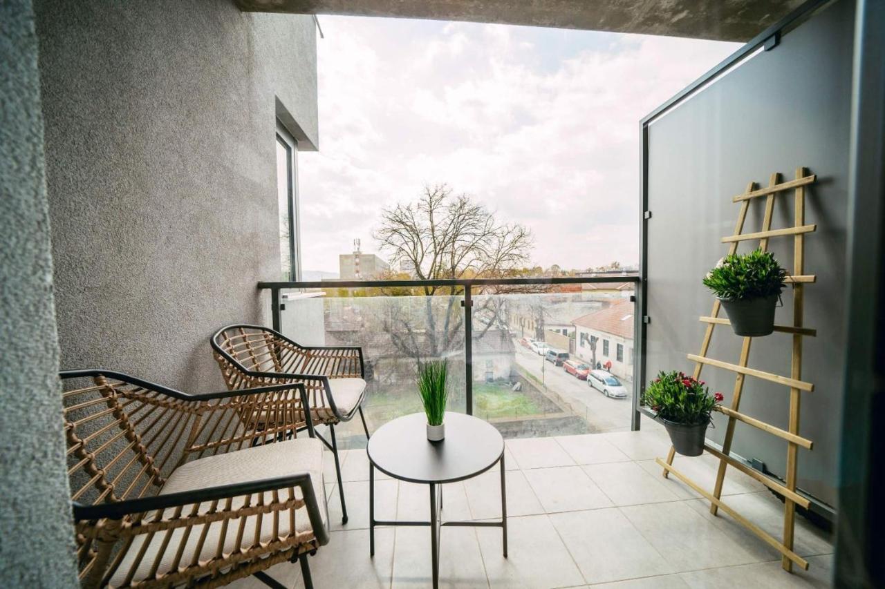 Luxury Apartment W. City Views In Kosice Old Town ภายนอก รูปภาพ